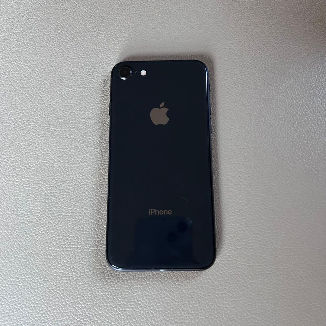 Apple iPhone 8 本体ブラック