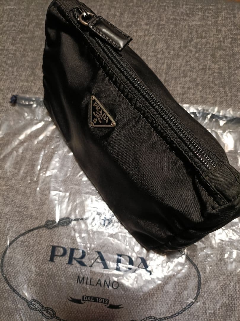 【PRADA】プラダ トライアングル テスート ナイロンコスメポーチ ブラック