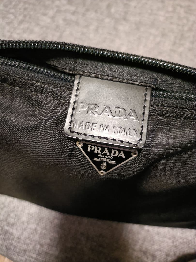【PRADA】プラダ トライアングル テスート ナイロンコスメポーチ ブラック