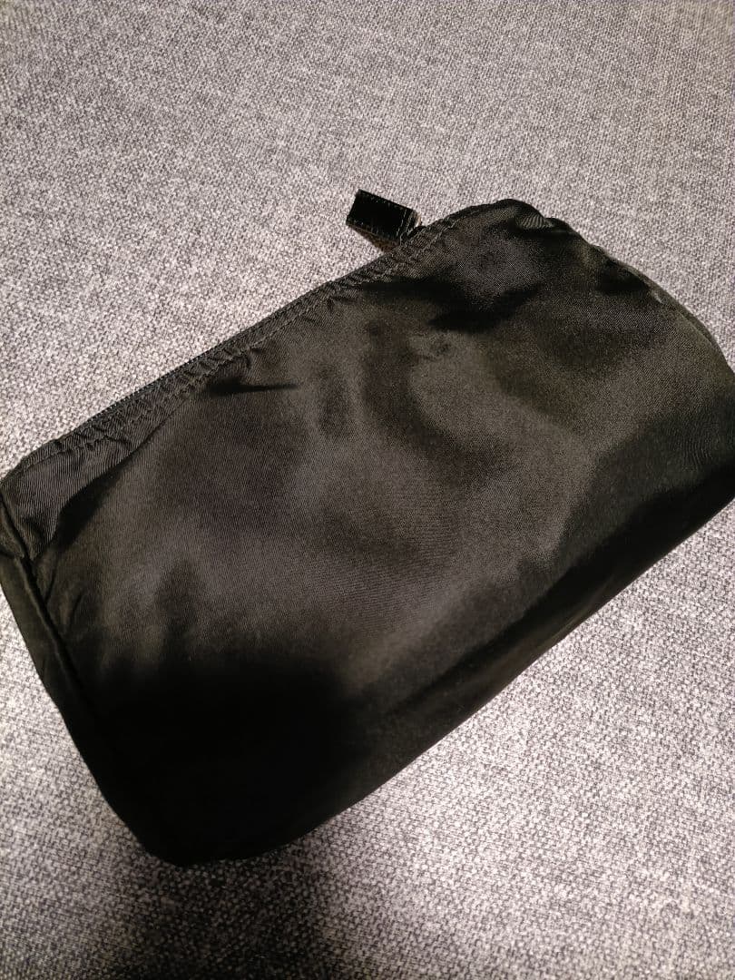 【PRADA】プラダ トライアングル テスート ナイロンコスメポーチ ブラック