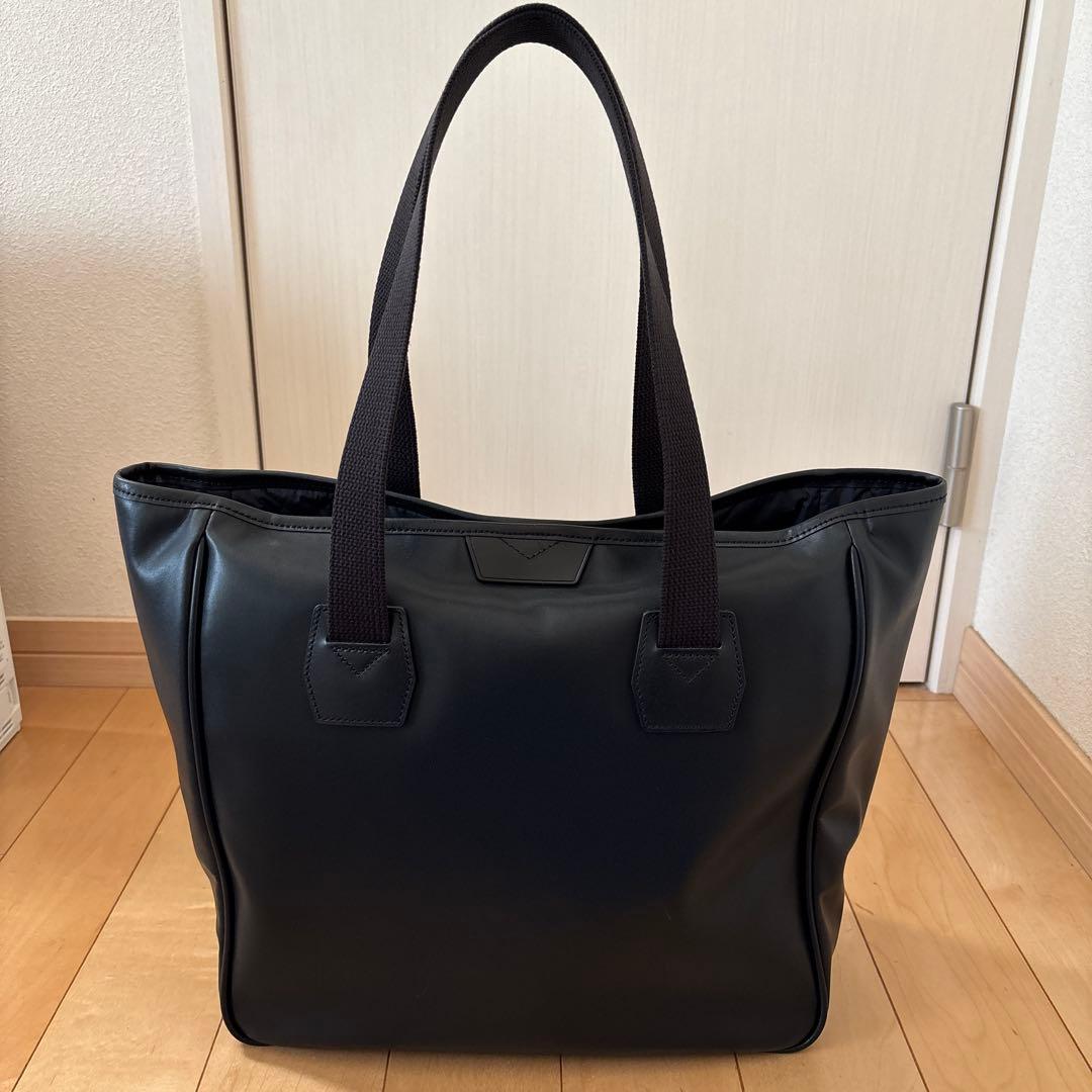 TOMORROWLAND トートバッグ A4可 黒　肩掛け　希少