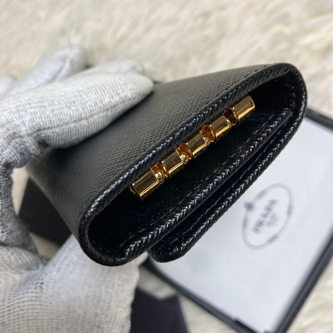 【未使用】 近年モデル プラダ メタルロゴ キーケース サフィアーノ 付属品完備