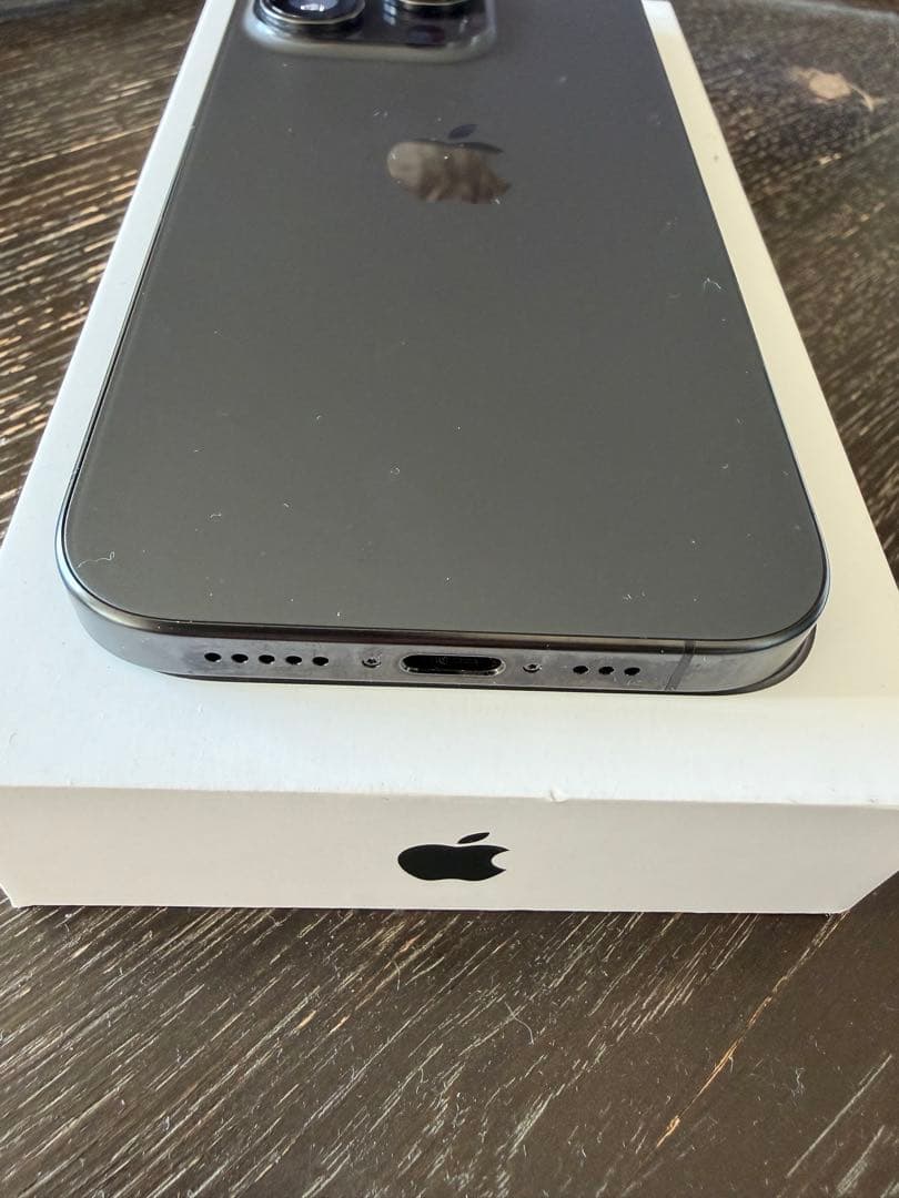 Apple iPhone 15 Pro 256GB ブラックチタニウム