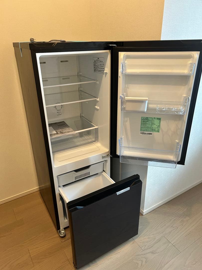 【大幅値下げ】冷蔵庫/2022年製/Hisense/162L/床保護シートつき