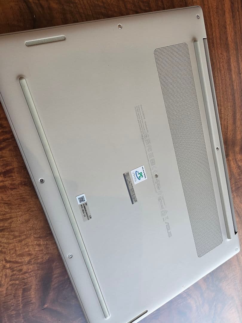 ASUS Zenbook HDMI端子付きノートPC ほぼ新品　25万円→格安！