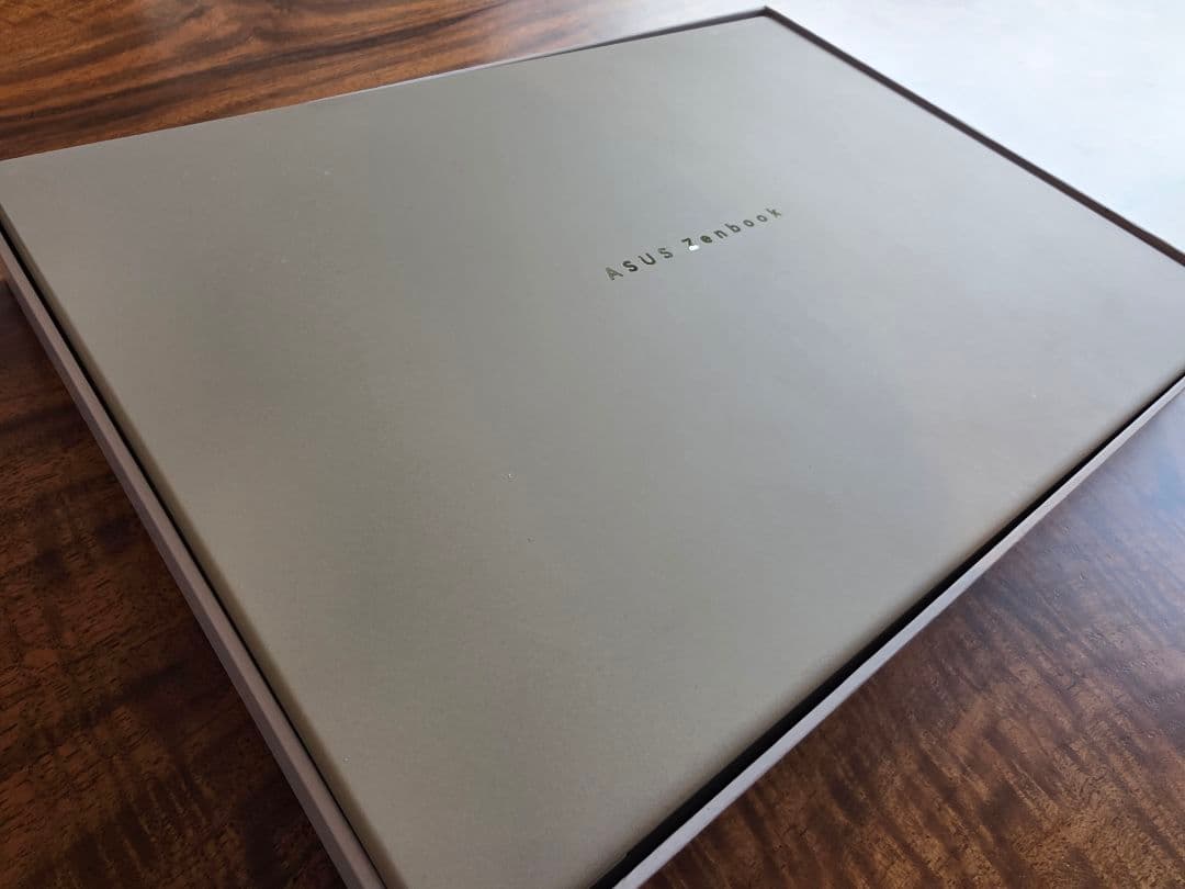 ASUS Zenbook HDMI端子付きノートPC ほぼ新品　25万円→格安！