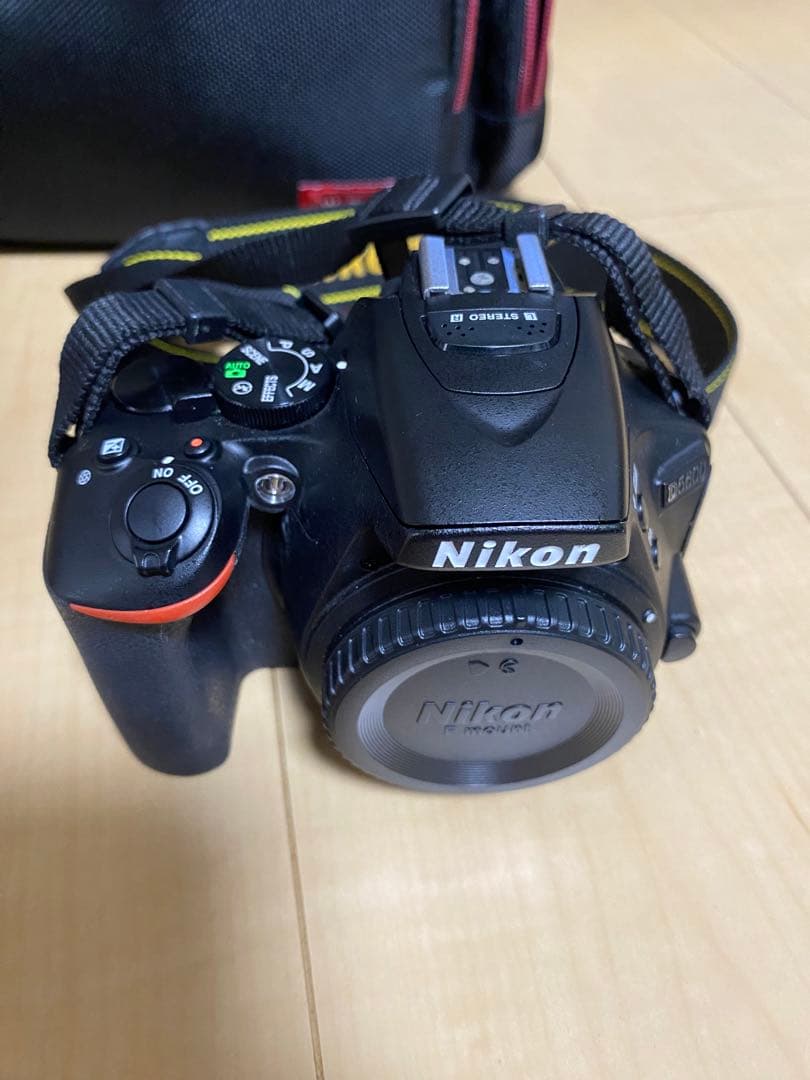 Nikon デジタル一眼レフダブルズームカメラセット　単焦点レンズつき