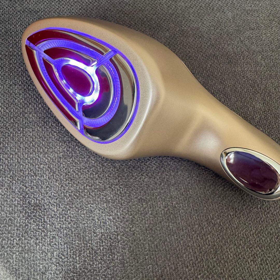 ME ラボンエクラ IKKOさん 美顔器