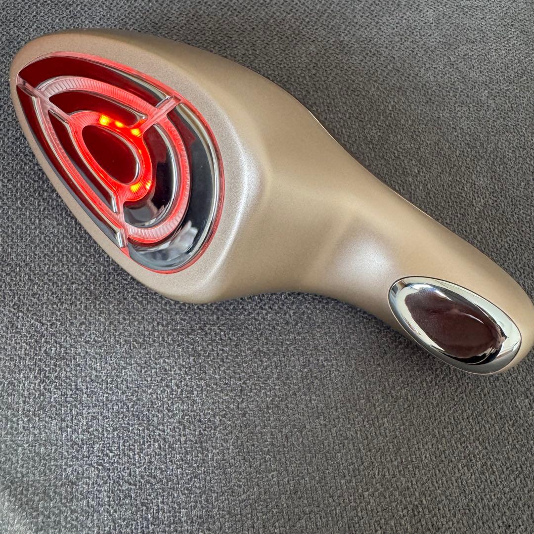 ME ラボンエクラ IKKOさん 美顔器