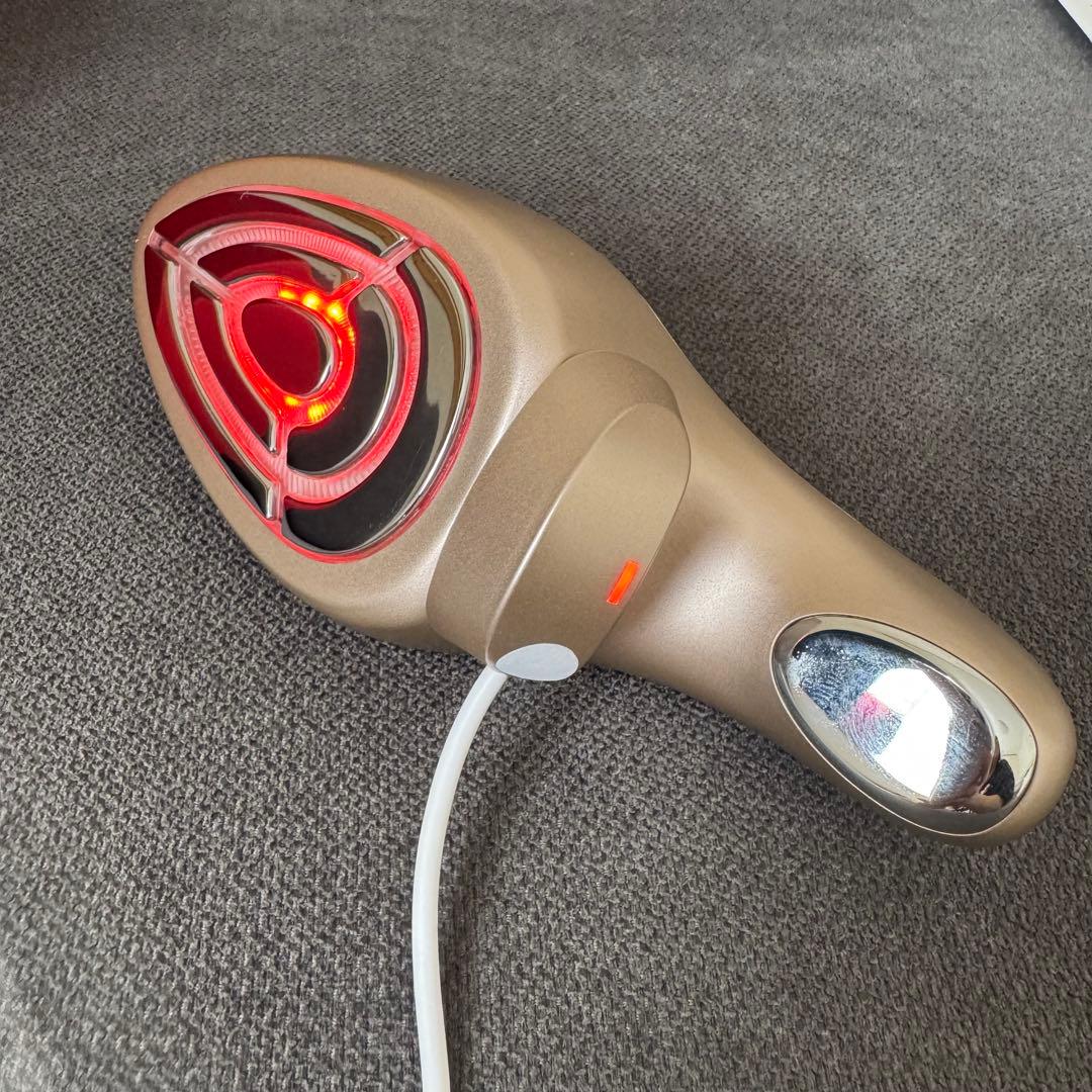 ME ラボンエクラ IKKOさん 美顔器