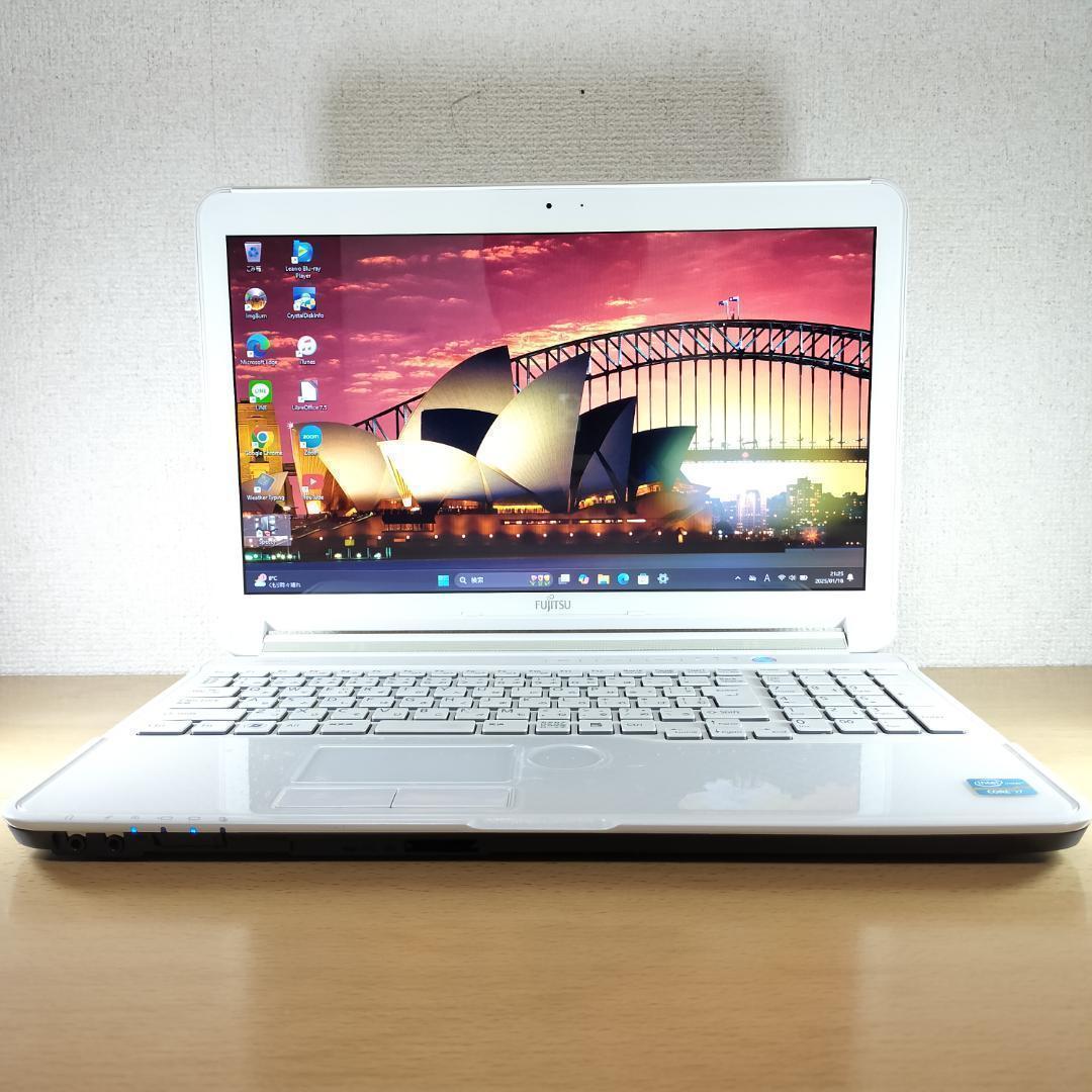 富士通 ノートパソコン Corei7 Windows11 SSD メモリ16GB