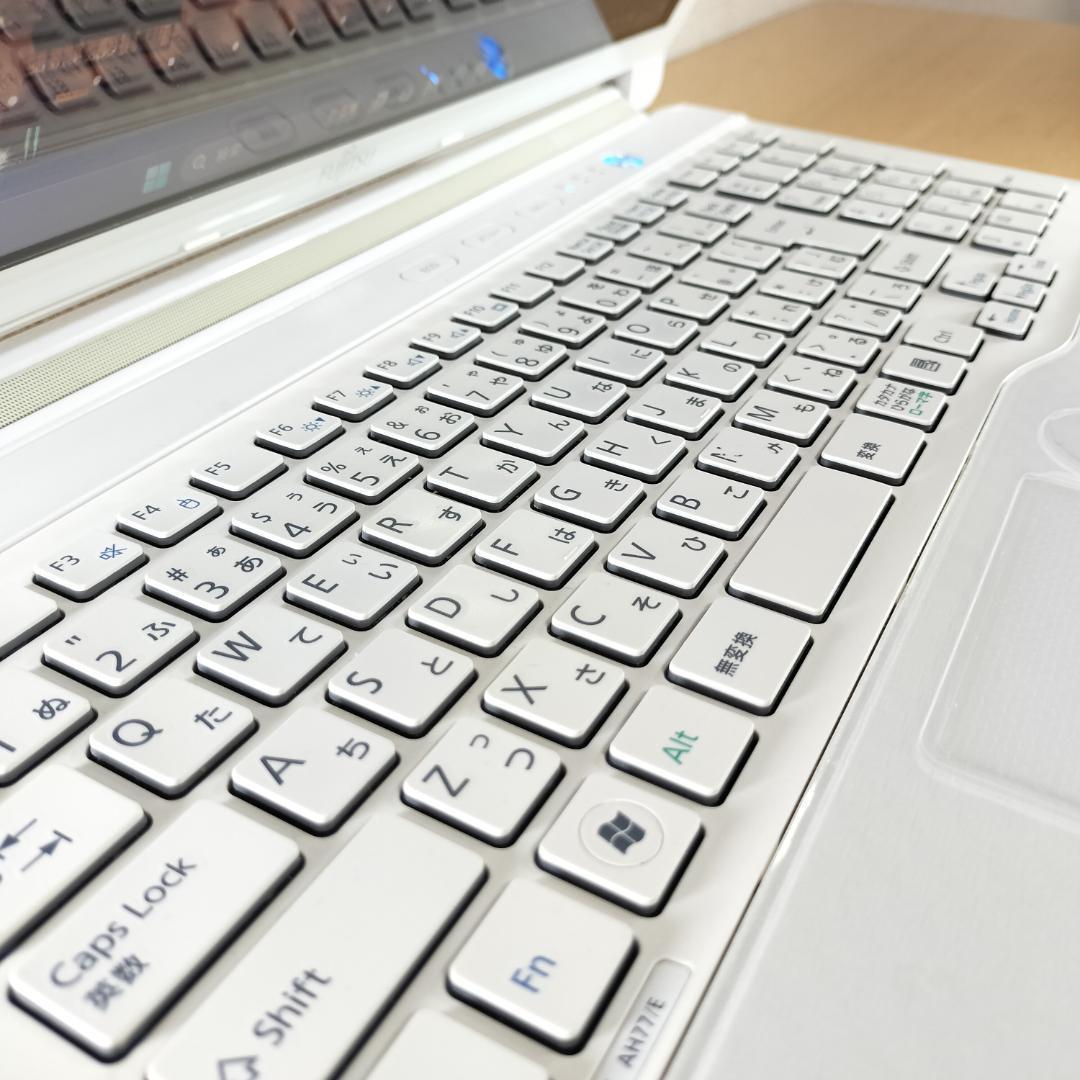 富士通 ノートパソコン Corei7 Windows11 SSD メモリ16GB