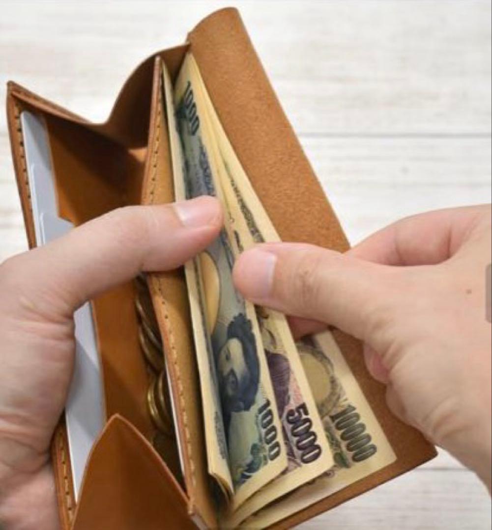 ほぼ1万円札サイズの中身にアクセスしやすい薄 めの長財布　右利き用黒※中古