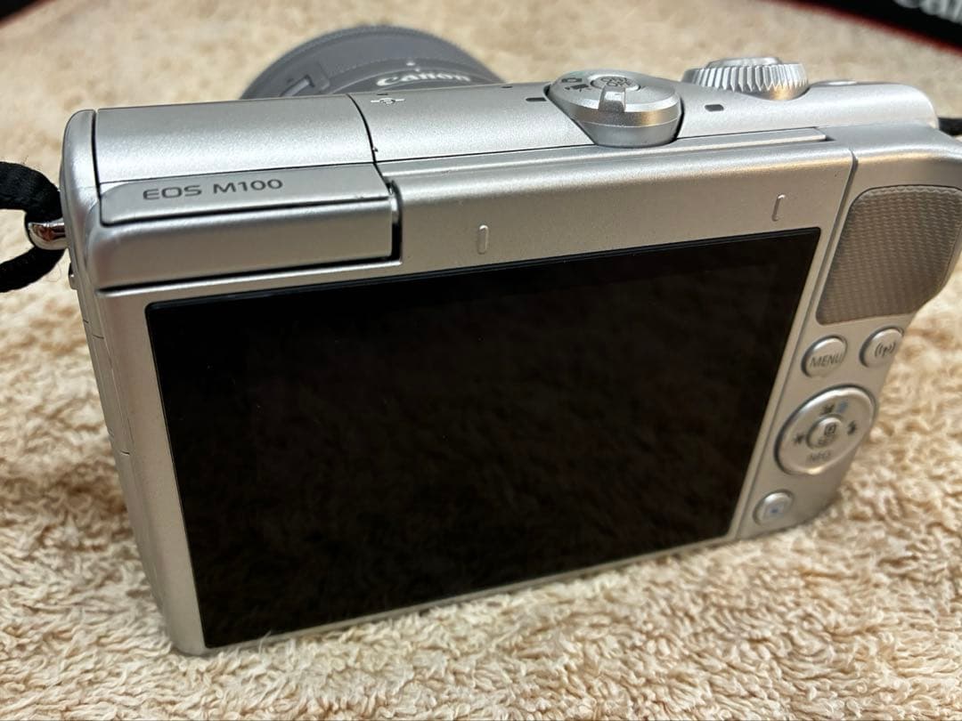 【極美品】Canonミラーレス一眼EOS M100 レンズキット　保護フィルム付