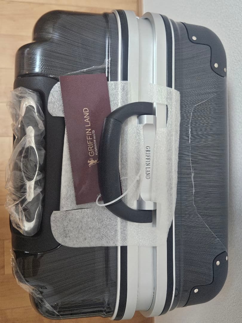 【新品未使用】グリフィンランド スーツケース スクラッチガンメタM pc7000