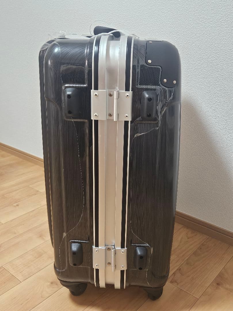 【新品未使用】グリフィンランド スーツケース スクラッチガンメタM pc7000