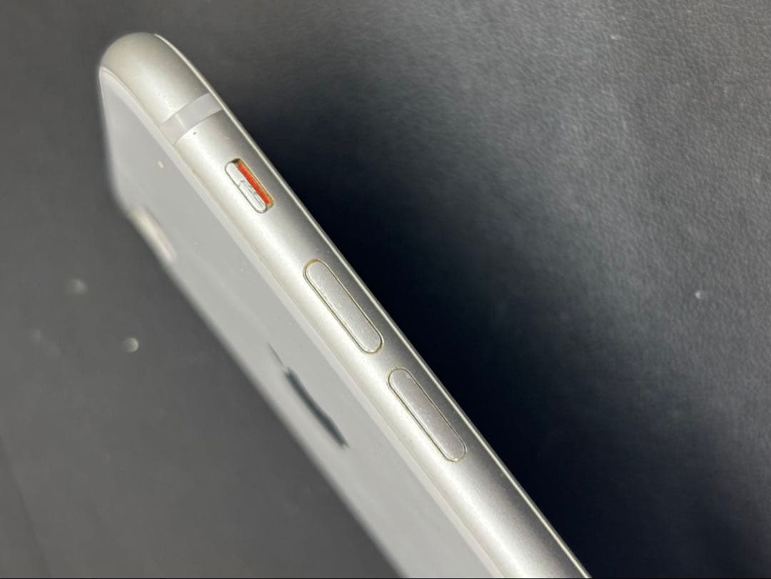 iPhone8 64GB Apple SIMロック解除済 SIMフリー シルバー