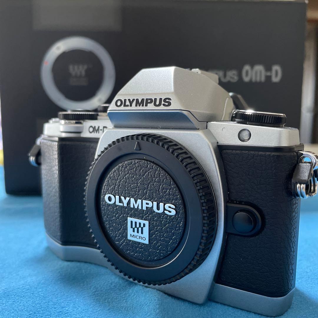 OLYMPUS オリンパスOM-D E-M10 ダブルズームキット シルバー