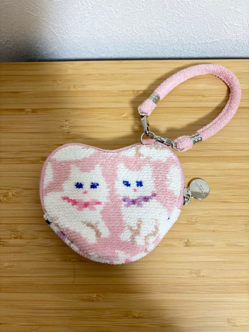 【早い者勝ち】FEILER(フェイラー)モフモフネコチャン ハート型ポーチ