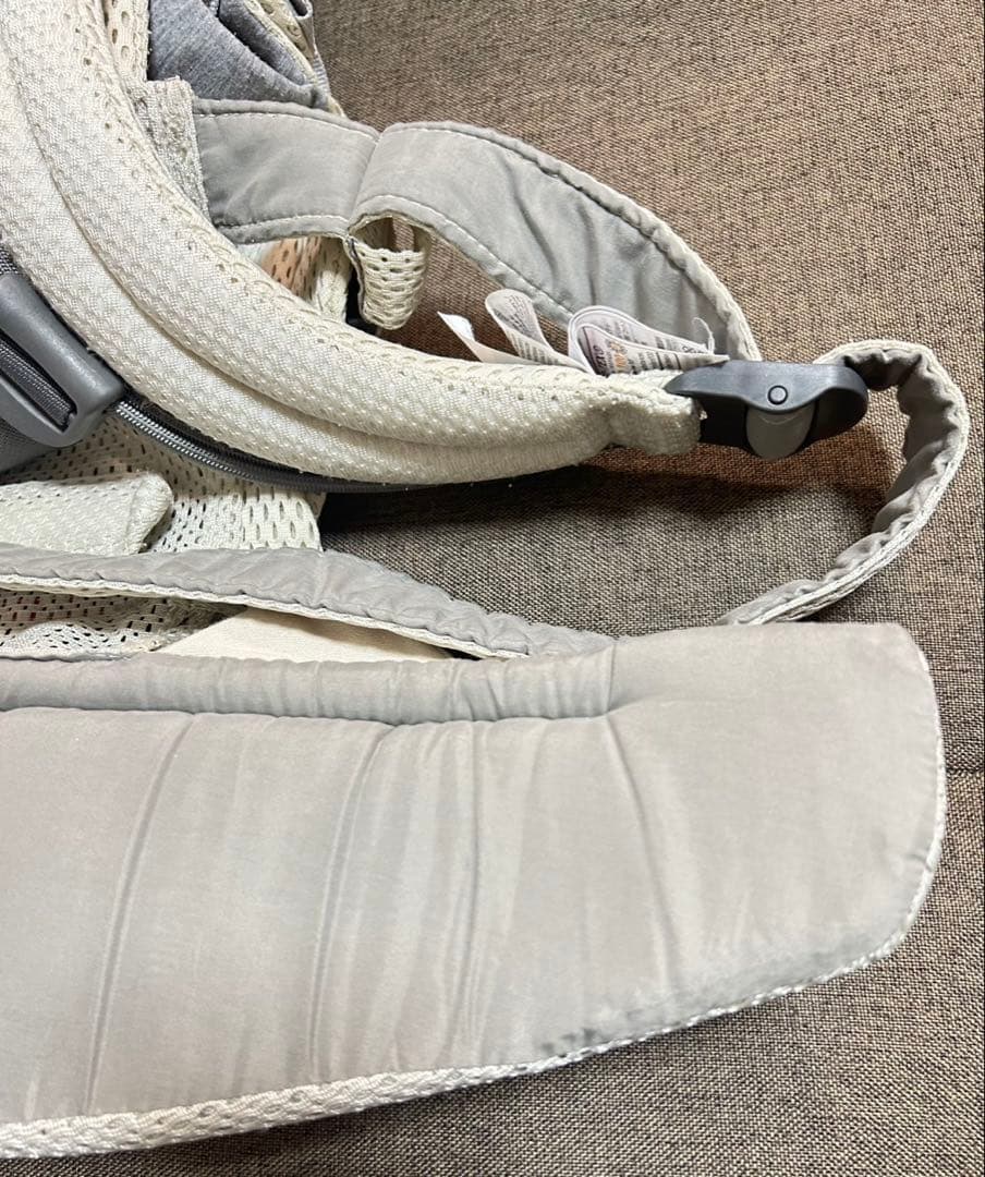 ベビービョルン　ハーモニー　抱っこ紐　クリーム