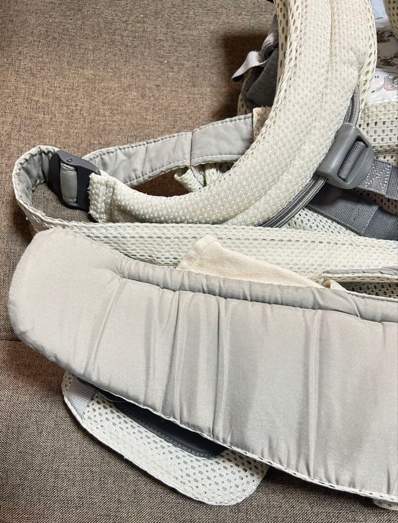 ベビービョルン　ハーモニー　抱っこ紐　クリーム