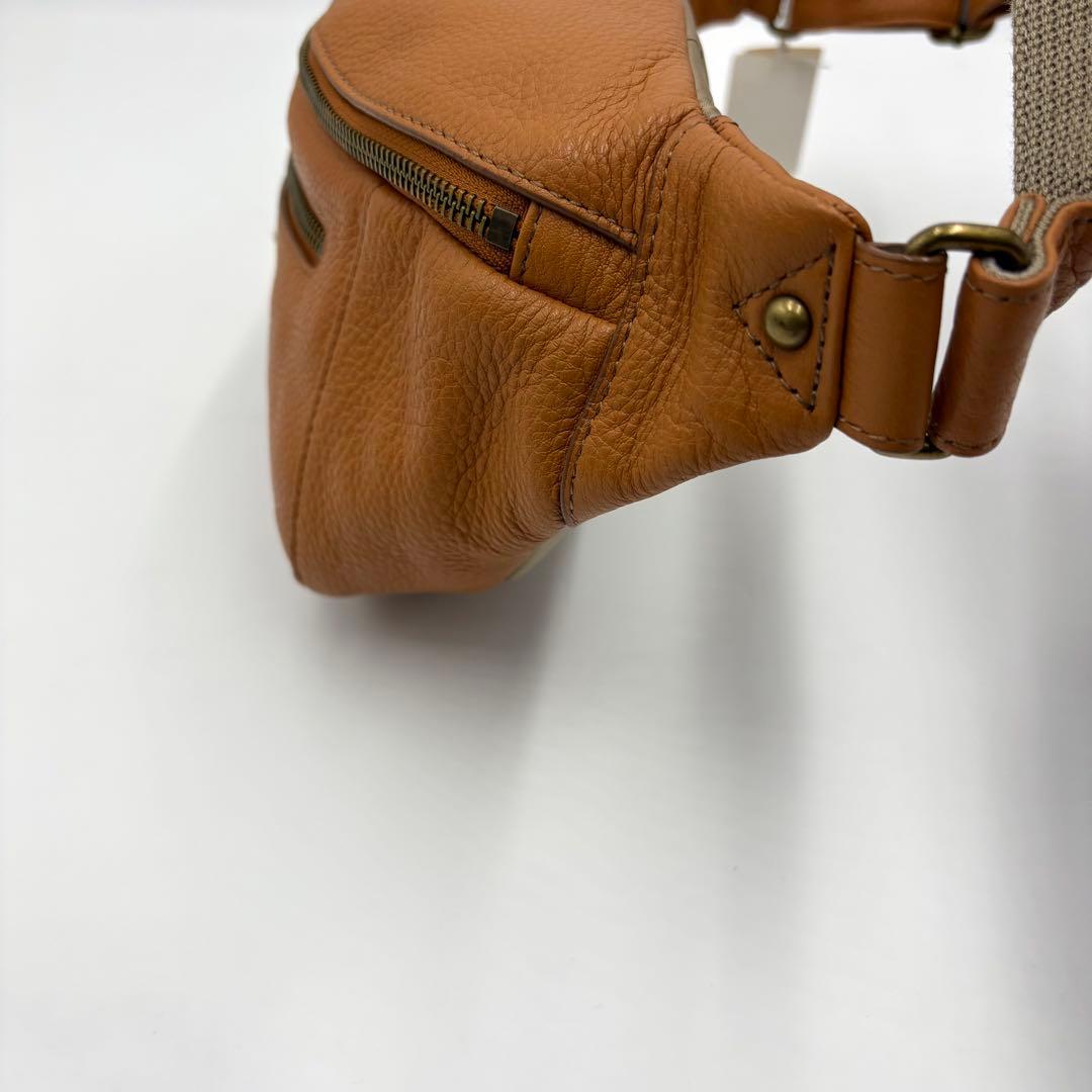 新品未使用タグ付き✨Dakota ダコタ　レザー　ボディバッグ　ポーチ