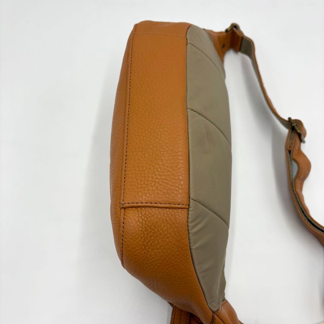 新品未使用タグ付き✨Dakota ダコタ　レザー　ボディバッグ　ポーチ