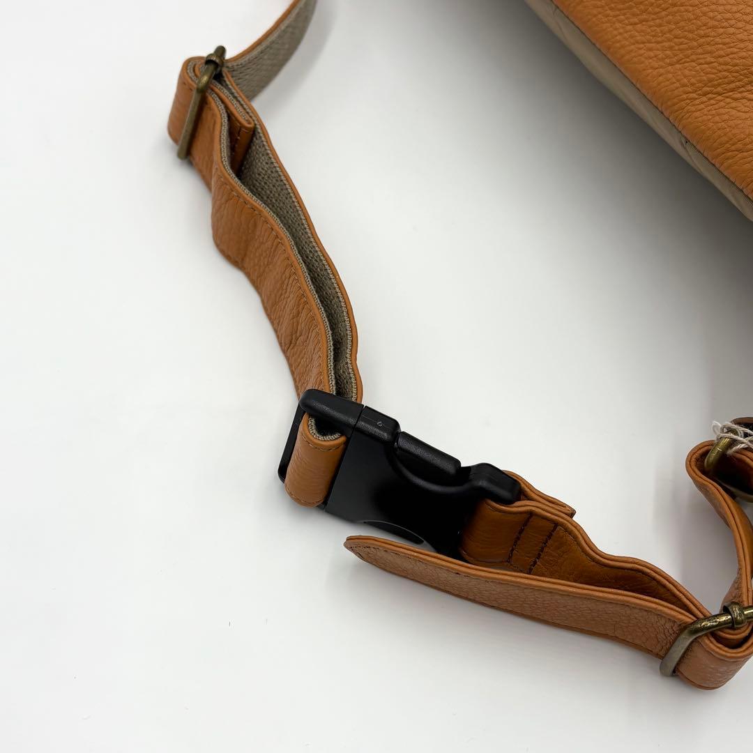 新品未使用タグ付き✨Dakota ダコタ　レザー　ボディバッグ　ポーチ