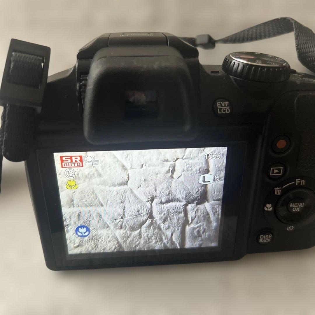 富士フイルム　FINE PIX. S9400W