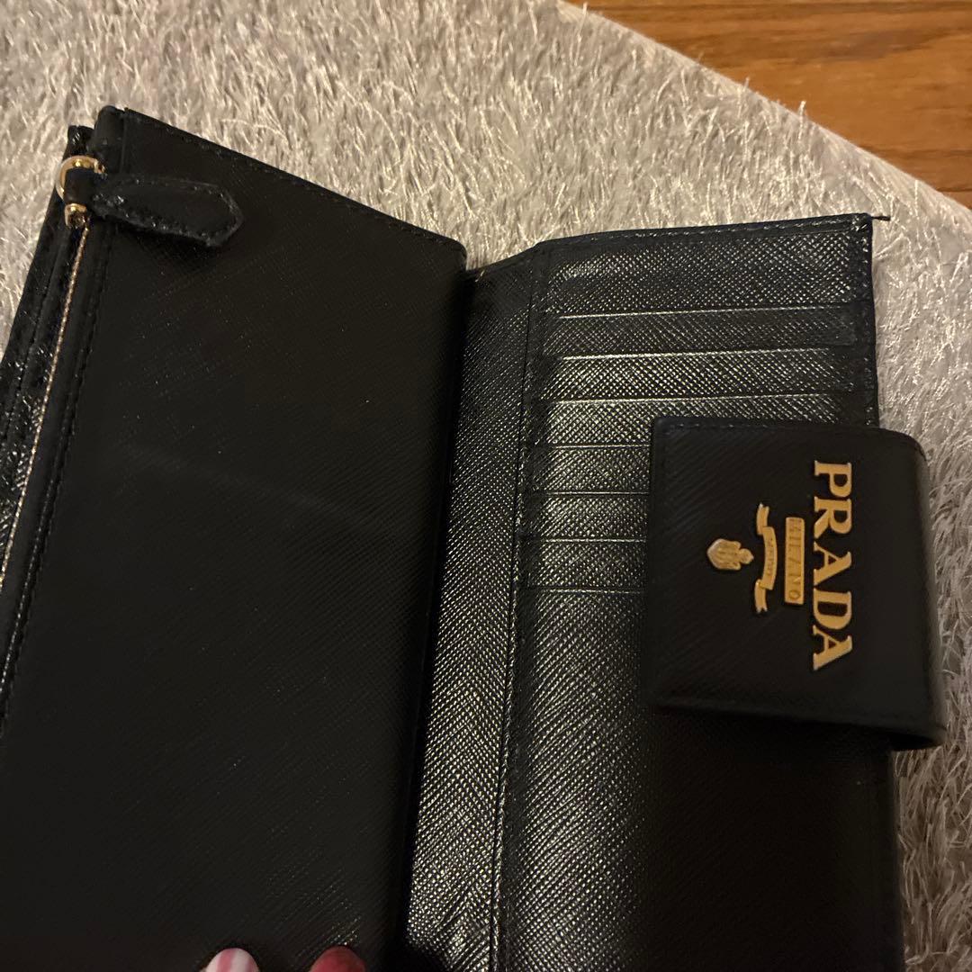 PRADAフラップサフィアーノレザーロゴ金具ブラック