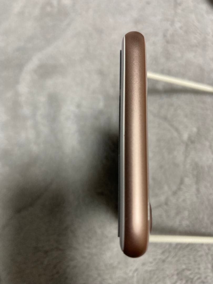 美品iPhone ８ピンクゴールド 本体SIMフリー
