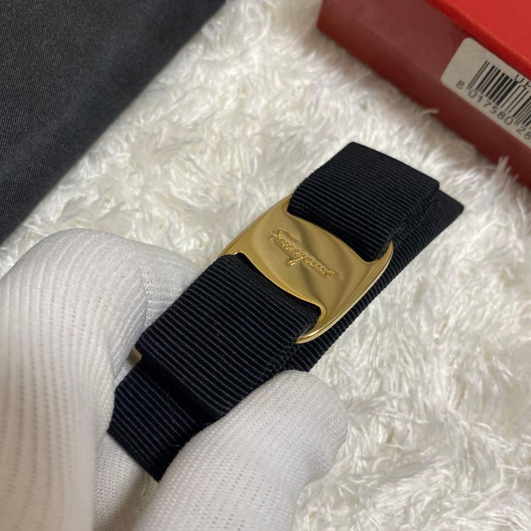 フェラガモ　バレッタ　美品　ヴァラリボン　金具　お洒落　箱付き