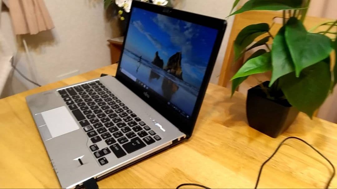 薄型☆軽量 富士通 S935Corei5 5300U 10GB SSD128GB
