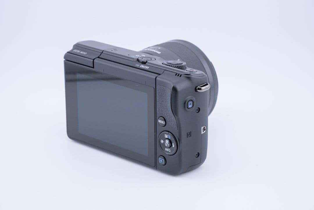 デジタルカメラ Canon EOS M10 + EF-M 15-45mm