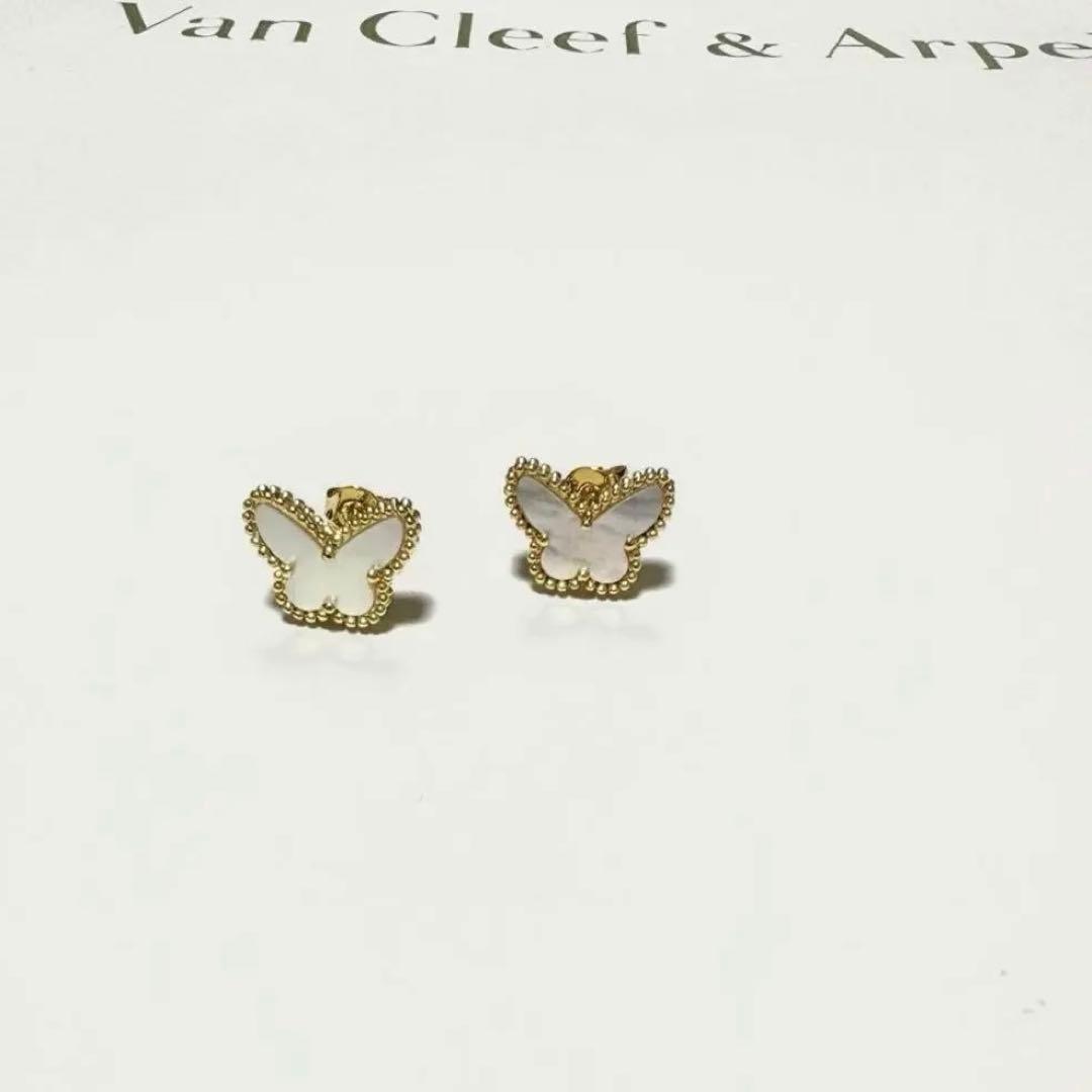 バタフライピアス