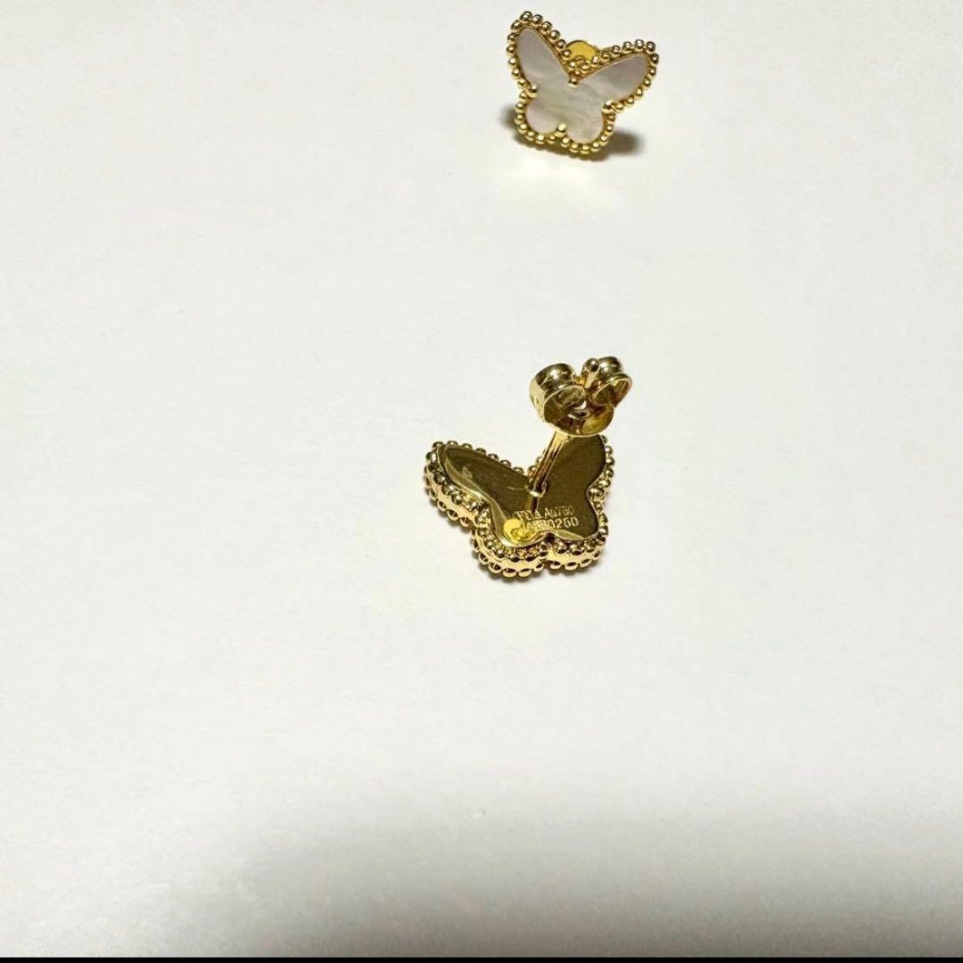 バタフライピアス