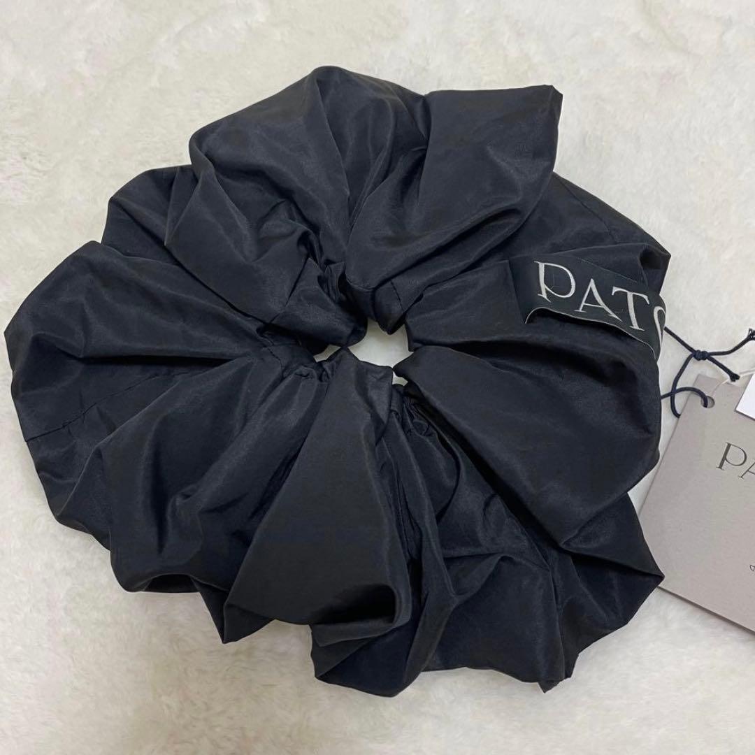 新品タグ付き PATOU シュシュ　ラージ　現行品