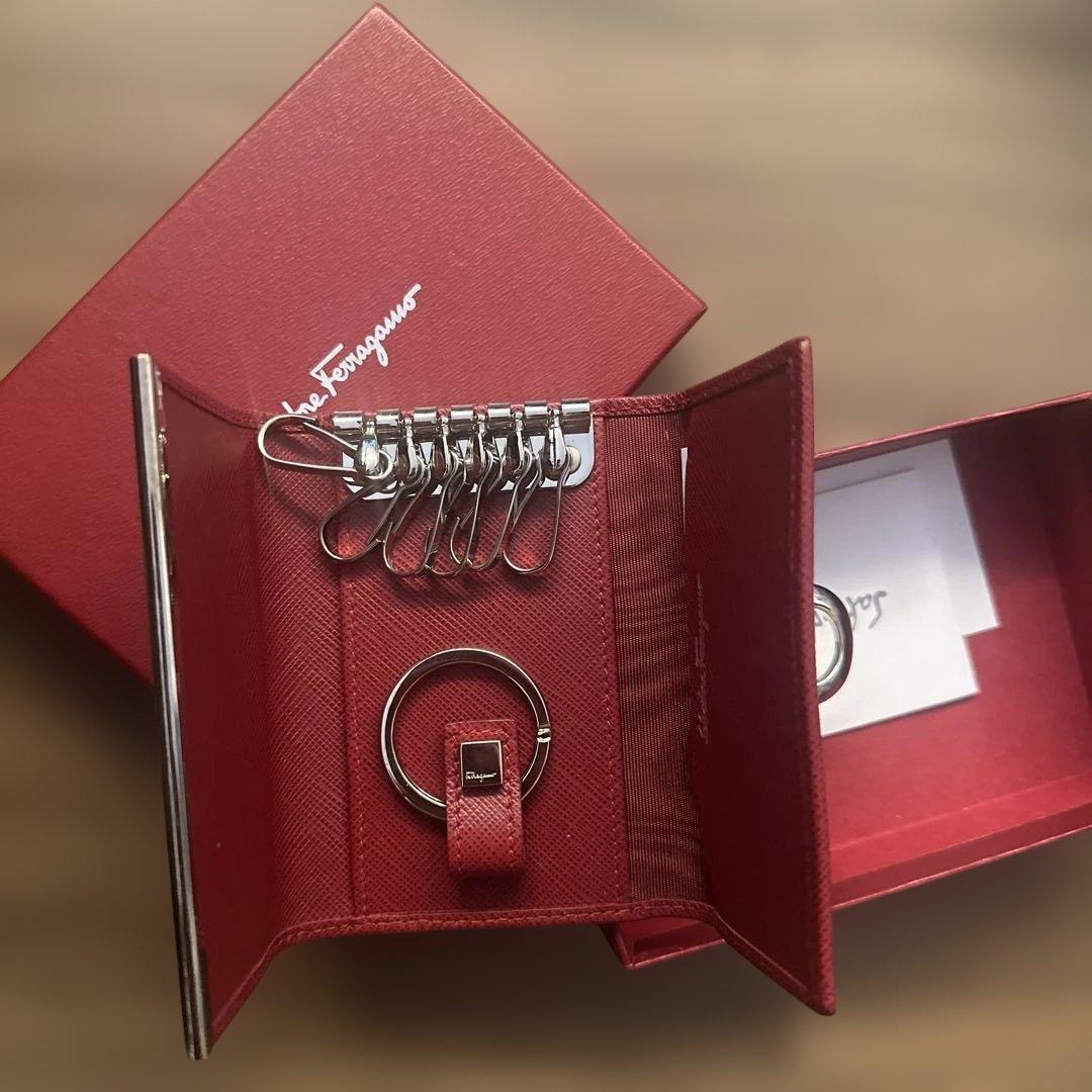 フェラガモ　Salvatore Ferragamo レッド　キーケース 新品