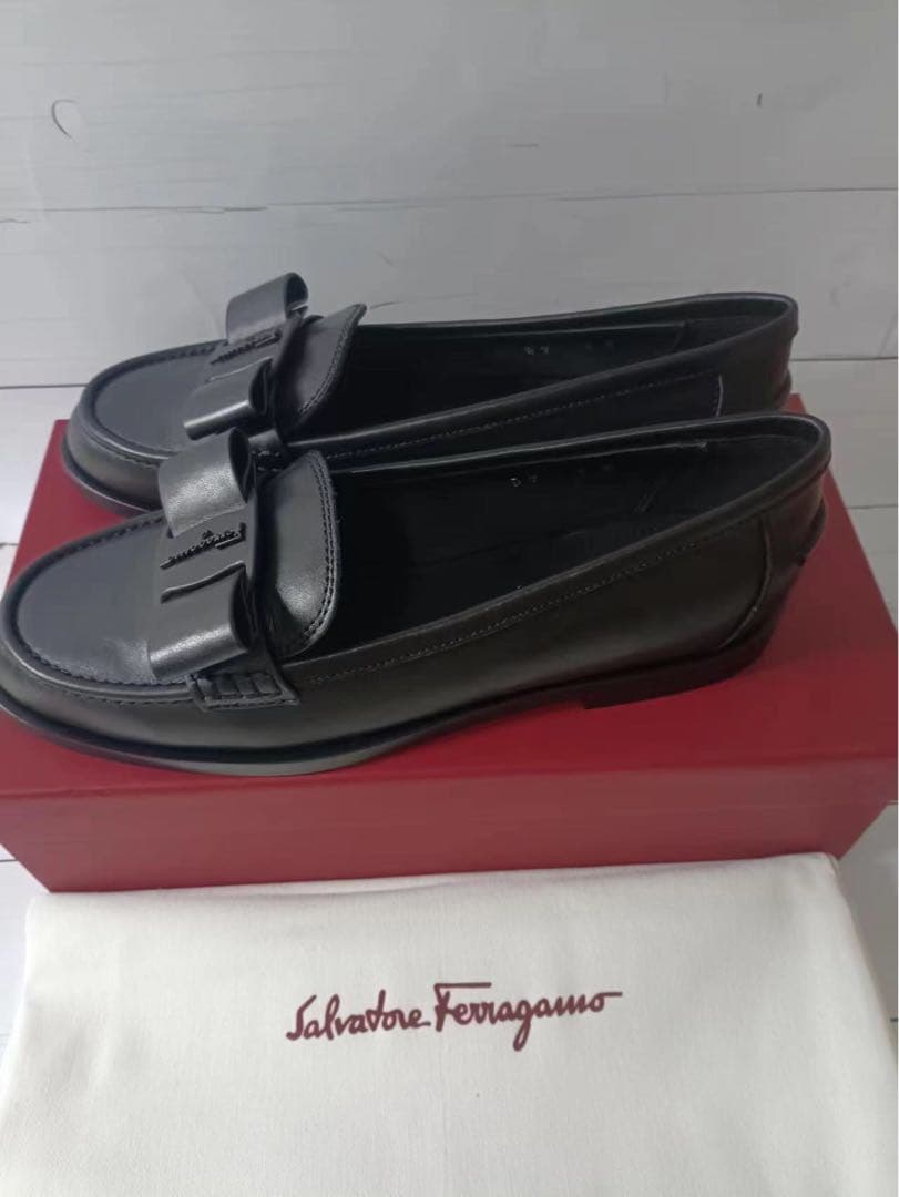 美品✨フェラガモ VIVA ヴァラ 黒 ローファー