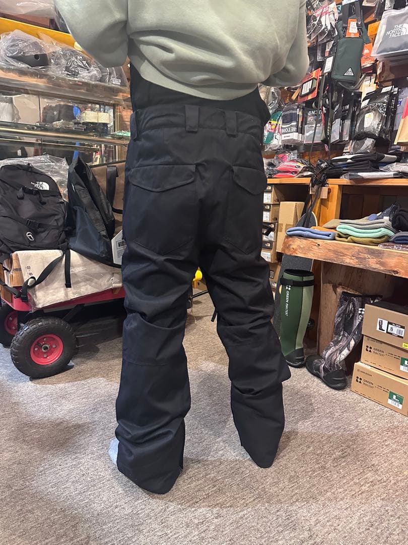 スノーボードウエアー　THIRTYTWO 細身シリーズ　新品展示品処分価格　M