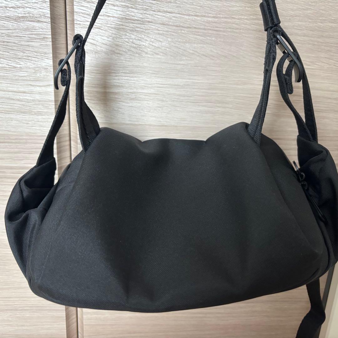 【côte&ciel】ブラック ボディバッグISARAU コートエシエル