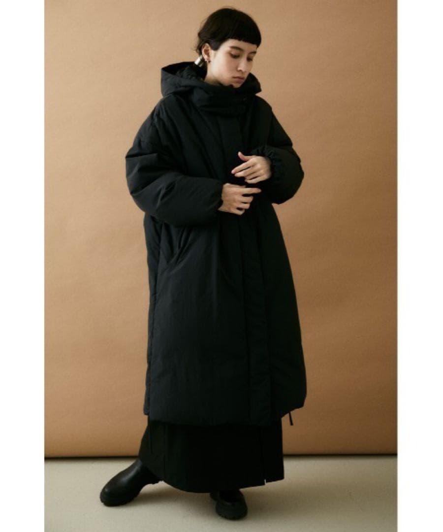 BLACK by moussy：フード付きロングダウンジャケット