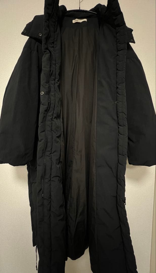 BLACK by moussy：フード付きロングダウンジャケット
