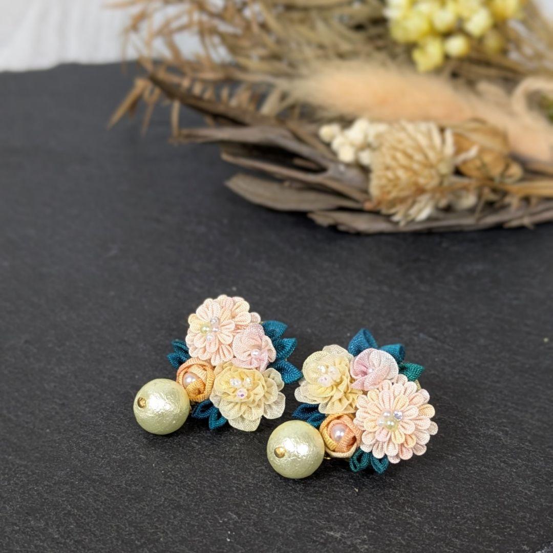 【オーダー】　つまみ細工　ピアス　②ピンク黄丸　半クス　金属アレルギ　 絹