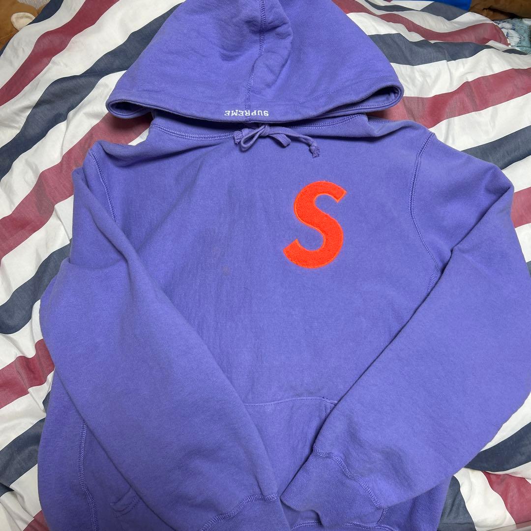 supremeパーカーSロゴ紫