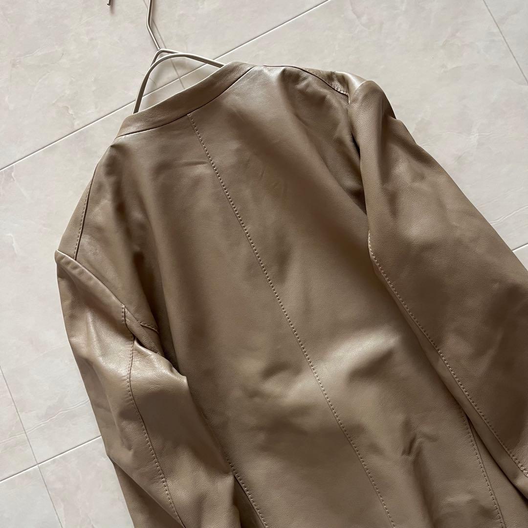 美品✨23区 シングルライダースジャケット　本革　羊革　グレージュ　34