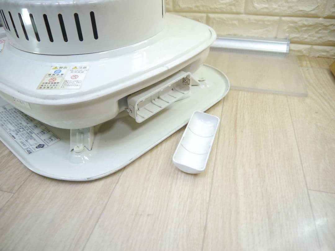 送料無料中◆2014◆コロナ　ホワイト　石油ストーブ 安全ガード付き