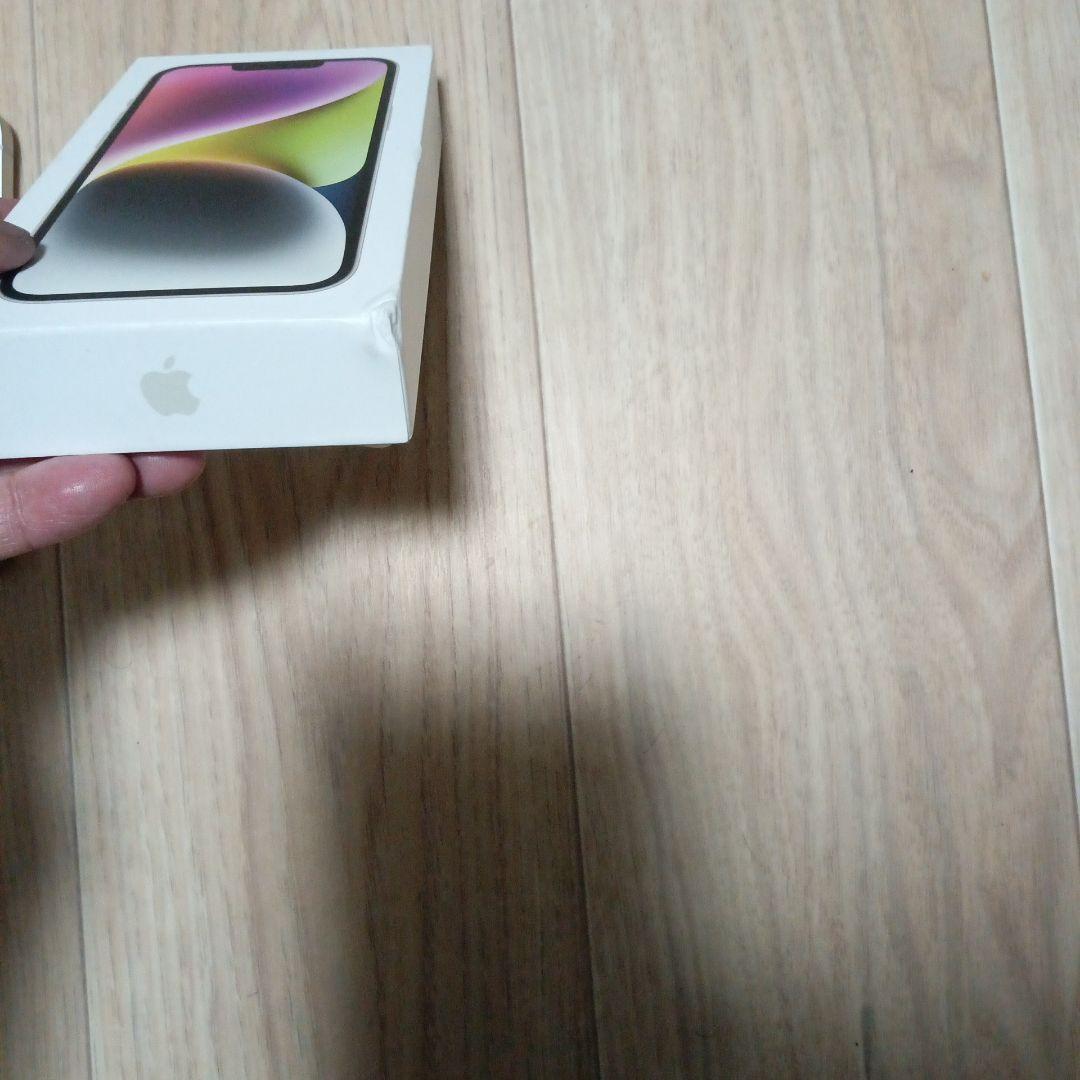 【新品未使用・箱へこみ有】Apple iPhone14