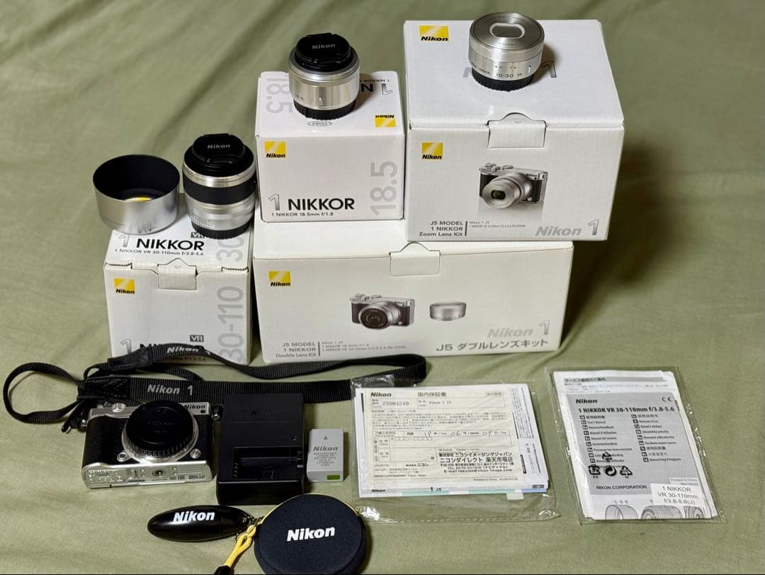 Nikon 1 J5 ダブルレンズキット + ダブルズームレンズ [レンズ3本]