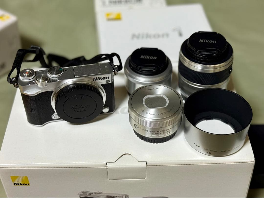 Nikon 1 J5 ダブルレンズキット + ダブルズームレンズ [レンズ3本]